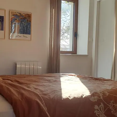 Chateau Les Poules Apartment