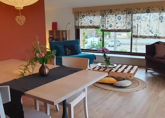 Chateau Les Poules דירה *